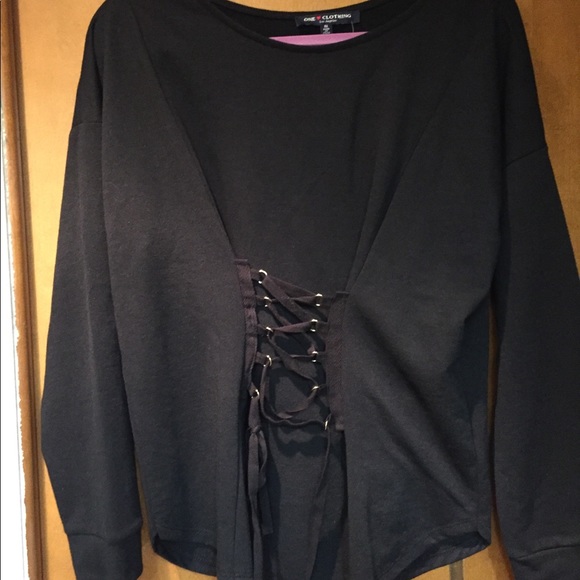 one heart clothing Tops - Adorable black cotton lace up top